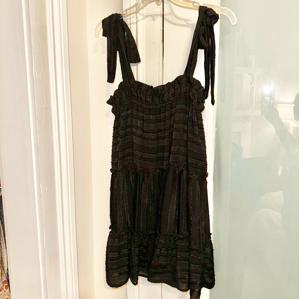 Hemline Entro Tiered Black Dress